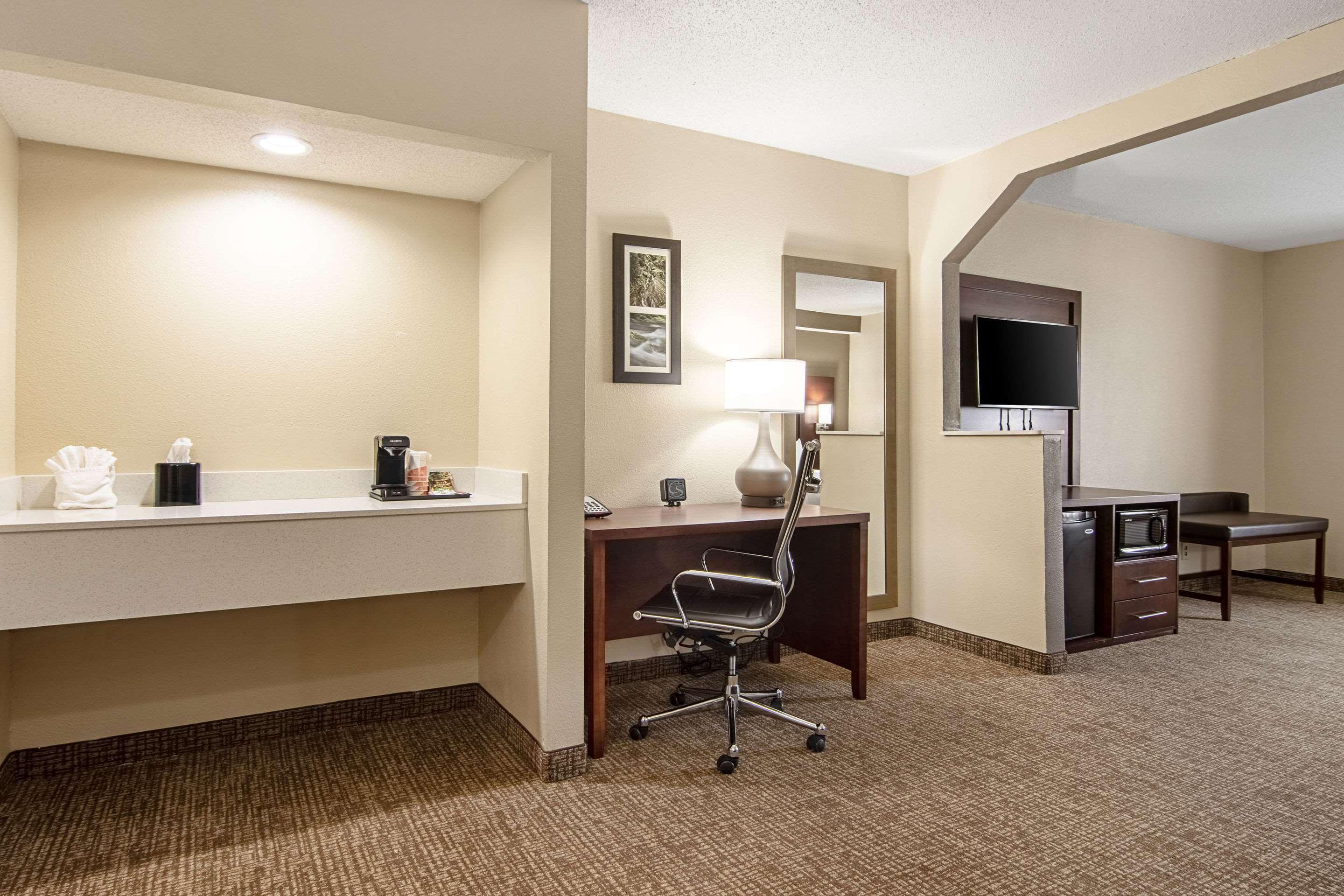 Comfort Suites Knoxville Airport Алкоа Экстерьер фото